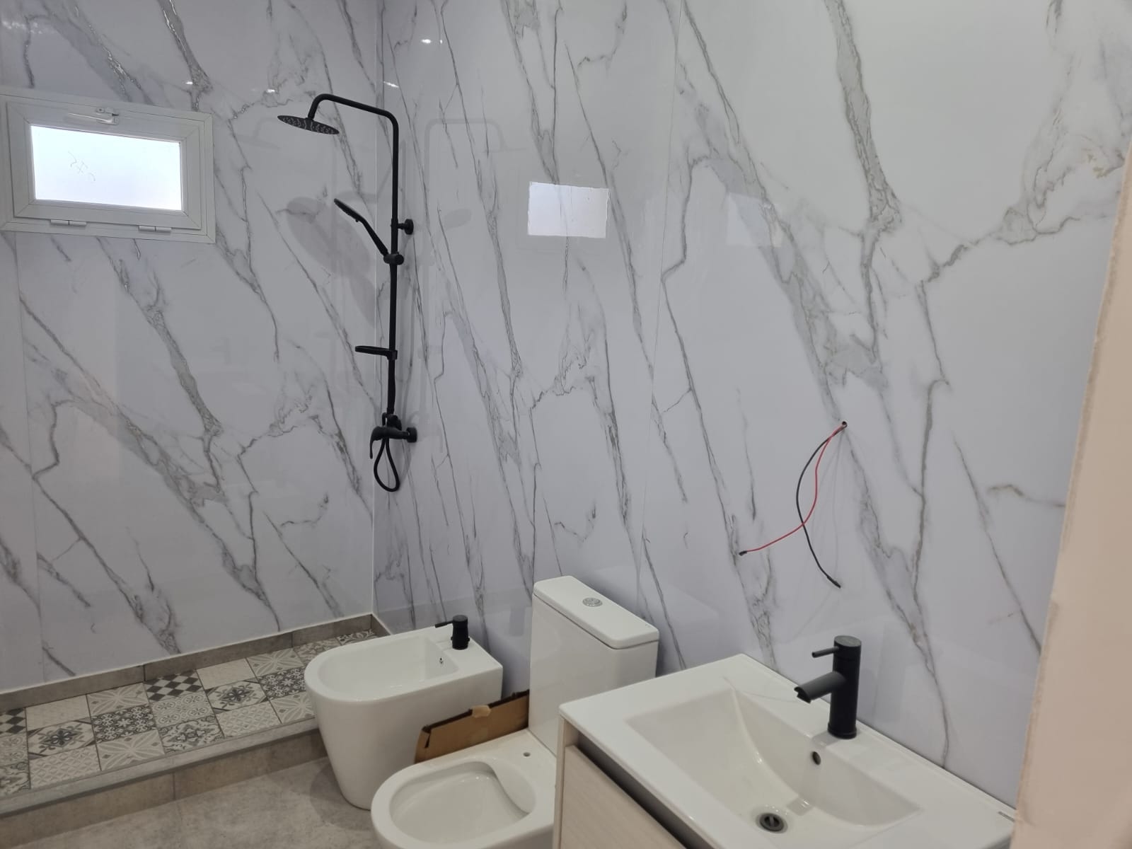 Baño terminado — obra real